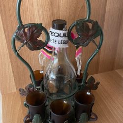 Ironworth Liquor Bottle And 6 Shot Glasses Holder 