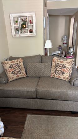 Love seat & sofa in super good condition