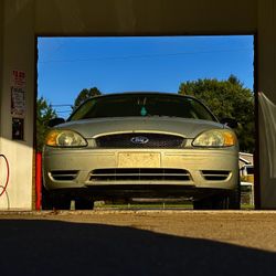 2004 Ford Taurus LX