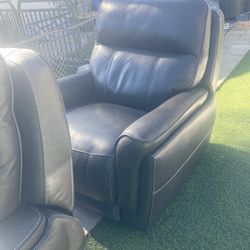 2 GREAT CONDITION LEATHER RECLINERS ALL ELECTRIC.  EVERYTHING WORKS $100 each…paid over $600 each not long ago