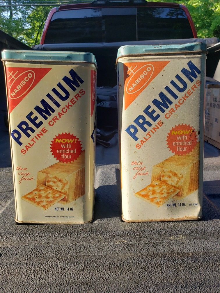 2 Vintage Rare 1969 Nabisco Premium Saltine Crackers Tin (14 oz) 1969