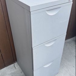 Filing Cabinet - Gray / Locking / Size19 3/5x16 1/8x40 7/8