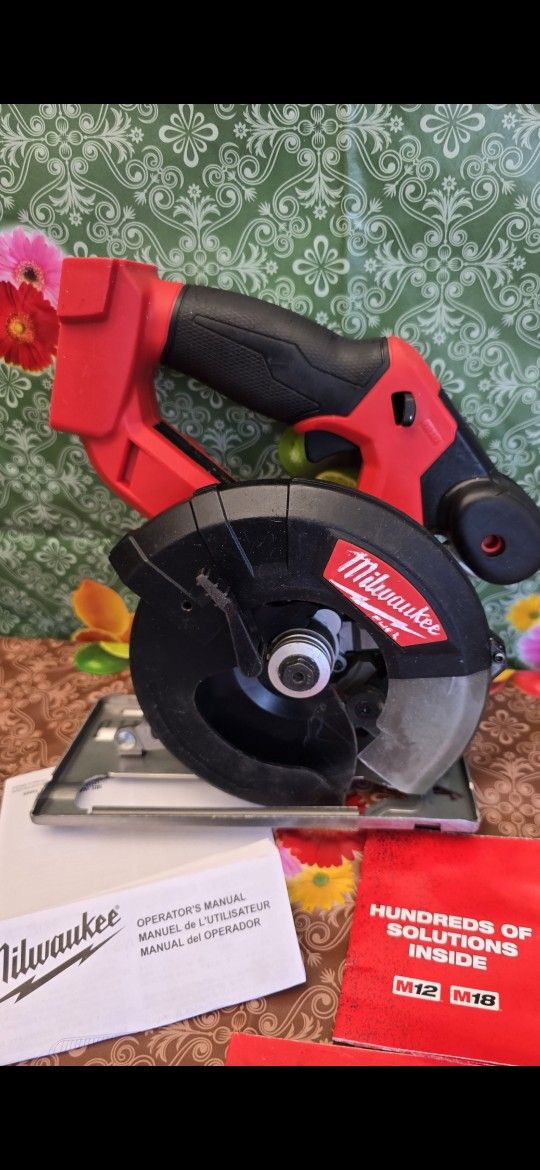 Milwaukee
M18 FUEL 18V Lithium-Ion Brushless Cordless Metal Cutting 5-3/8 in. Circular Saw (Tool-Only)