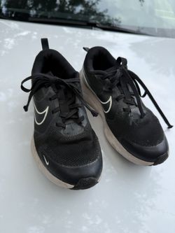 Boys Sz 4.5 Tennis Shoes