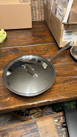 All Clad 2.5 Qt Saucier Sauce Pan with Lid - Excellent!