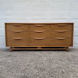 Oak Wood Nine Drawer Dresser