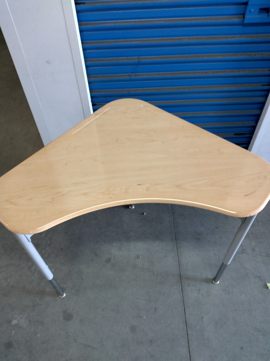 Corner Desk /Student Desk / Home Desk By The Hon Co
