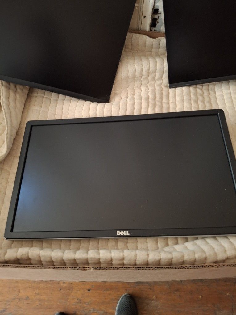 Dell Computer Screens (10 For $150)