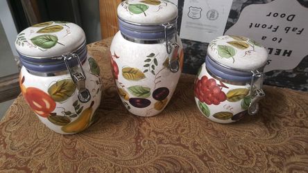 VINTAGE flora canisters (set of 3) with close tabs