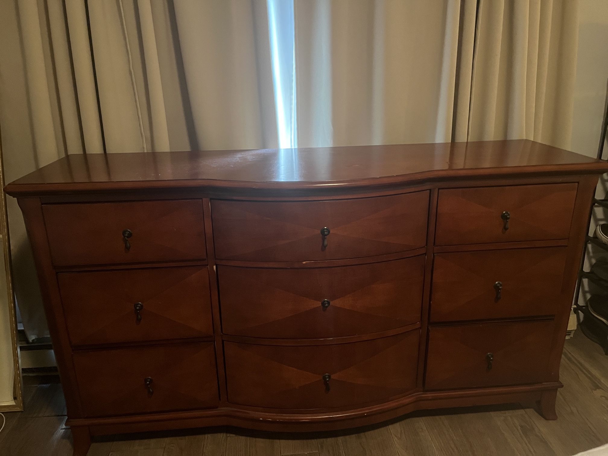 Dresser