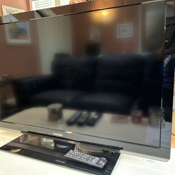 Toshiba HD LCD 40 inch TV