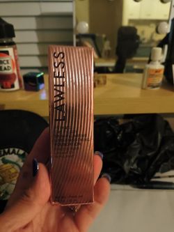 Lawless Skin plumping Line Smoothing Foundation