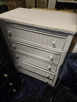 Classic 5 Drawer Wicker Dresser