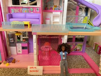 Barbie Dream House (2019)