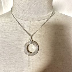 Avon Circle Pendant Necklace 