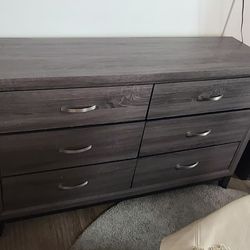 6 Drawer Dresser In Very Good Condition 