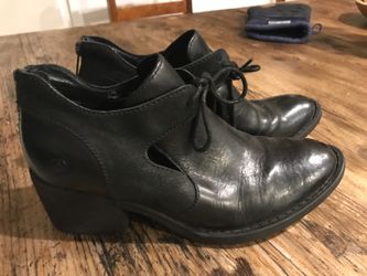 Women’s black Born boots size 7.5