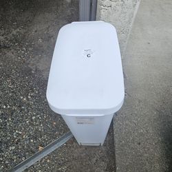 11 Gal Trash Can