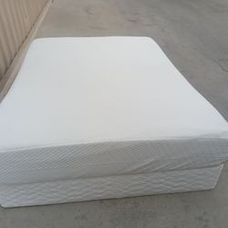 Queen Memory Foam Mattress And Box Spring 