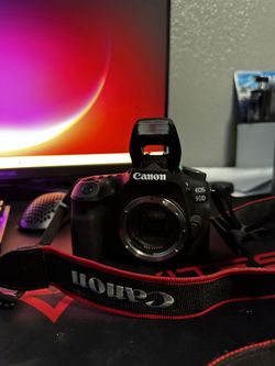 CANON 90D