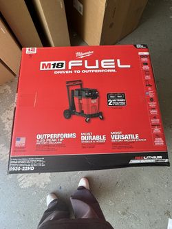 0930-22HD Milwaukee M18 FUEL 9 Gal. Cordless DUAL-BATTERY Wet/Dry Shop Vacuum Kit with (2) 8.0