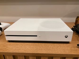 Xbox One S 500GB (Barely Used) + 2 Controllers + 2 Games