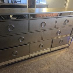 Mirrored 8 Drawer Dresser 