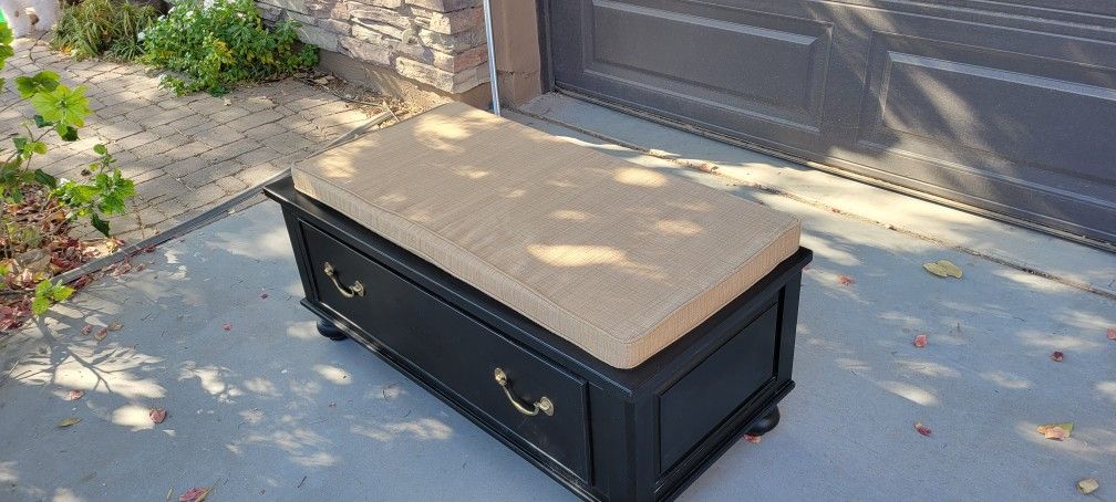 Beautiful Hardward Bench With Drawer For Clothes Or Shoes