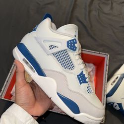 Jordan 4 Industrial Blue  Size 8.5