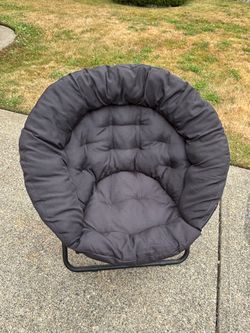 Folding moon chair