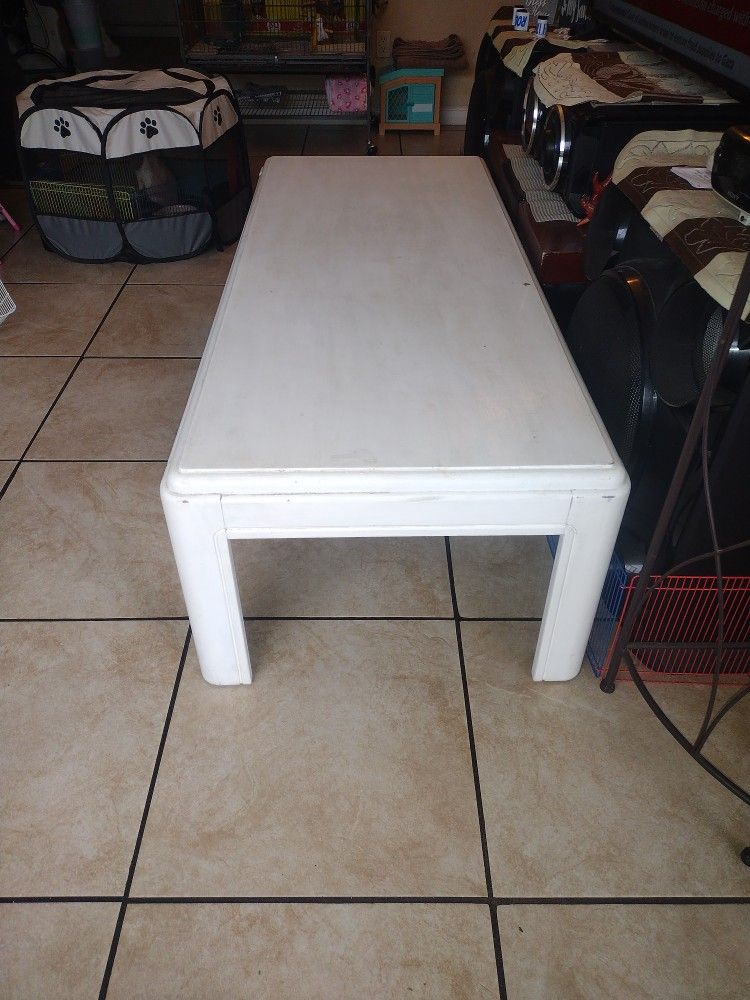 SOLID WOOD COFFEE TABLE