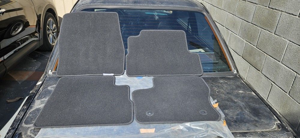 FS:2014 FORD CMAX OEM FLOOR MATS 100 OBO