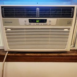 8000 BTU  WINDOW AC UNIT AIR CONDITIONER 