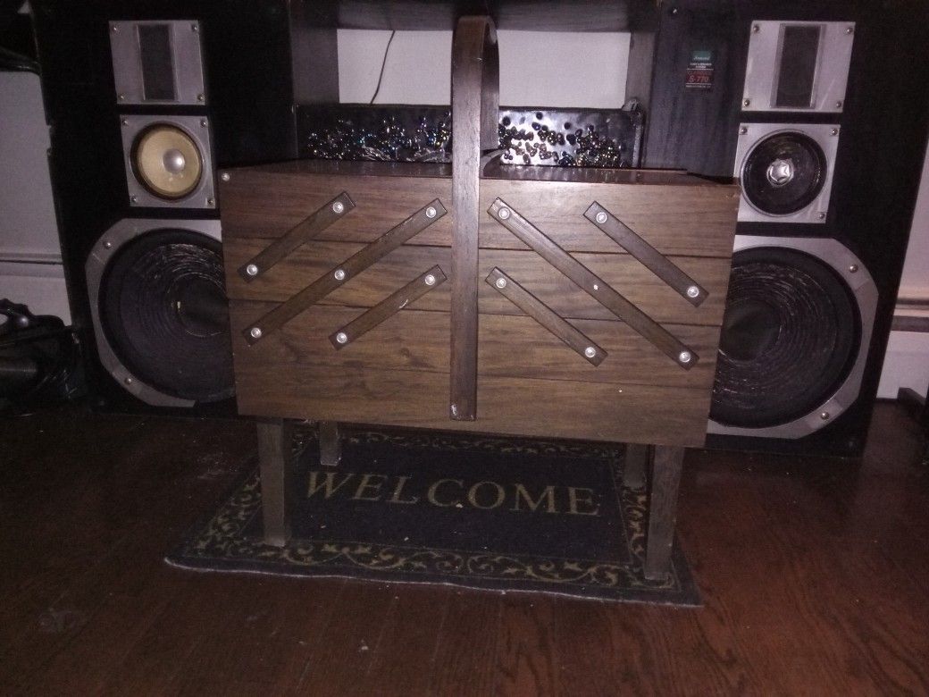 Vintage Wooden Singer See Boc