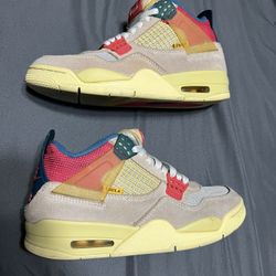 Size 7 Air Jordan 4