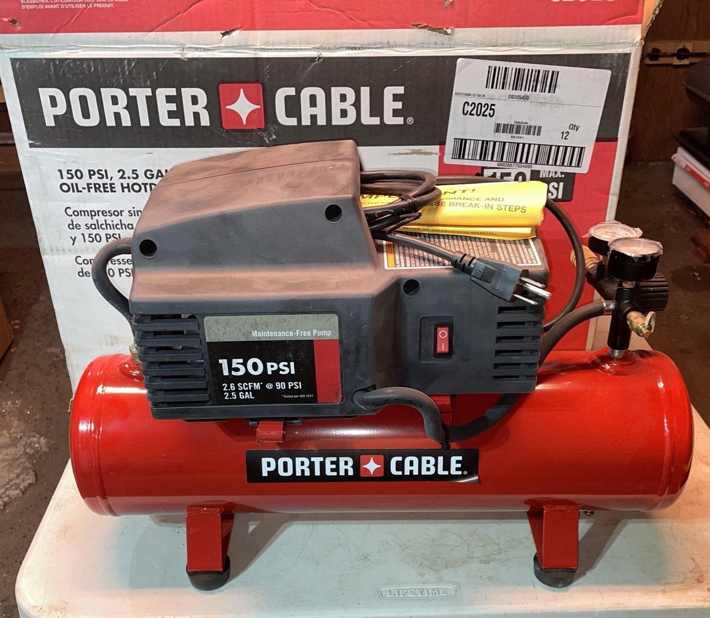 Porter Cable 150psi, 2.5 gallon oil free hotdog compressor C2025