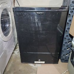 Mini Fridge Fridgedier Refrigerator, Works Great