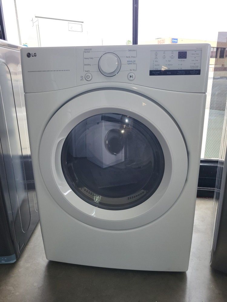 Gas Dryer LG Front Load White 7.4 Cubic. Feet.
