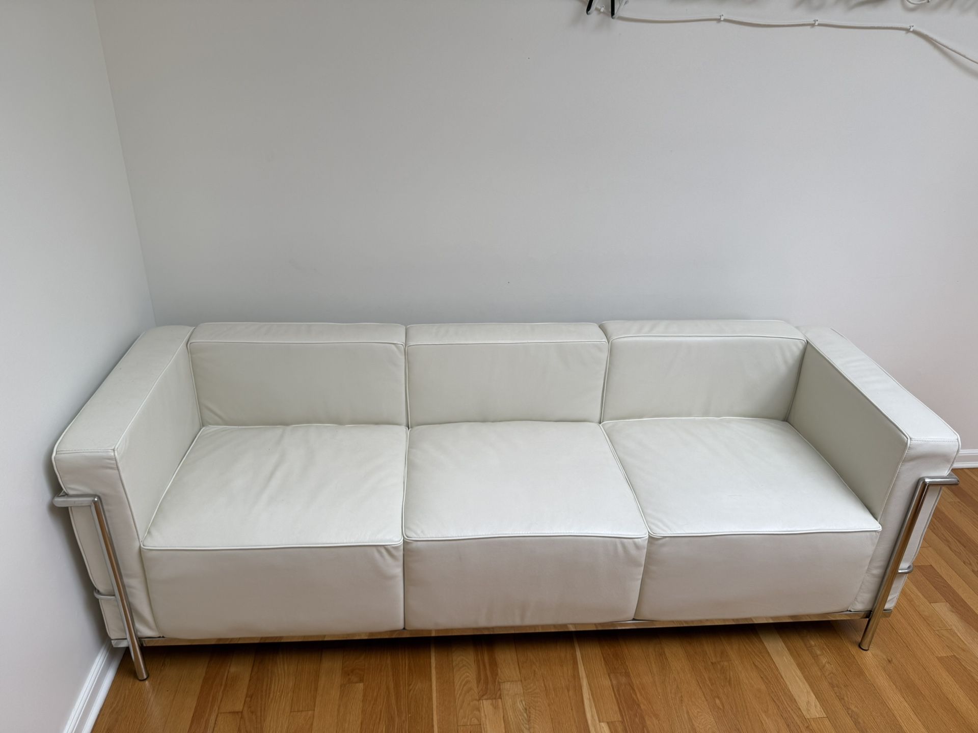 Le Corbusier LC3 Sofa - White Leather