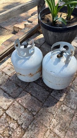 Propane gas tank