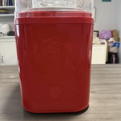 Disney DCM-800RD Mickey Mouse 2 Quart Electric Ice Cream Maker Red