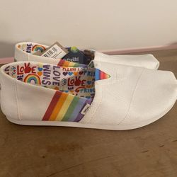 TOMS 7 NWT rainbow pride LGBTQ Alpargata Pride Slip-On White Rainbow shoes