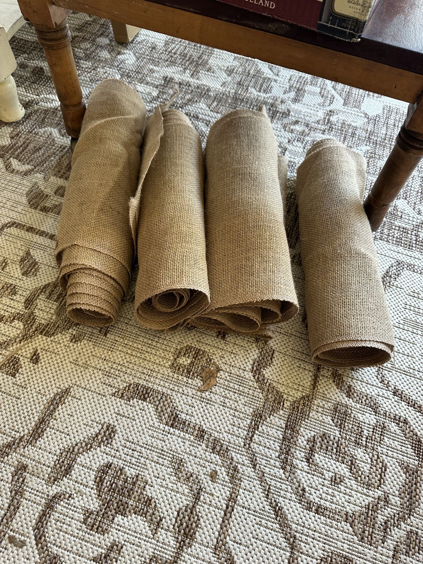 6 Burlap Table Runners