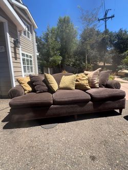 Large Traditional Rolled-Arm Sofa with Accent Pillows