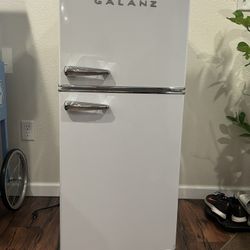 Galanz Mini Fridge 