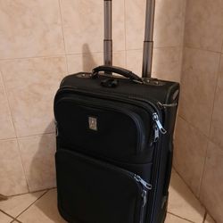 TravelPro CarryOn Luggage LIKE NEW CONDITION 