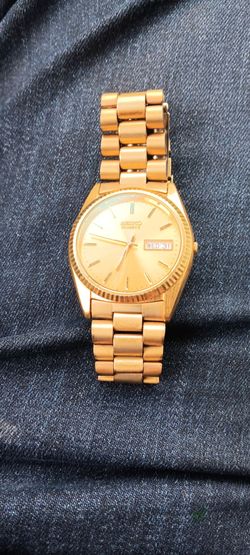 Men's Seiko gold quartz watch