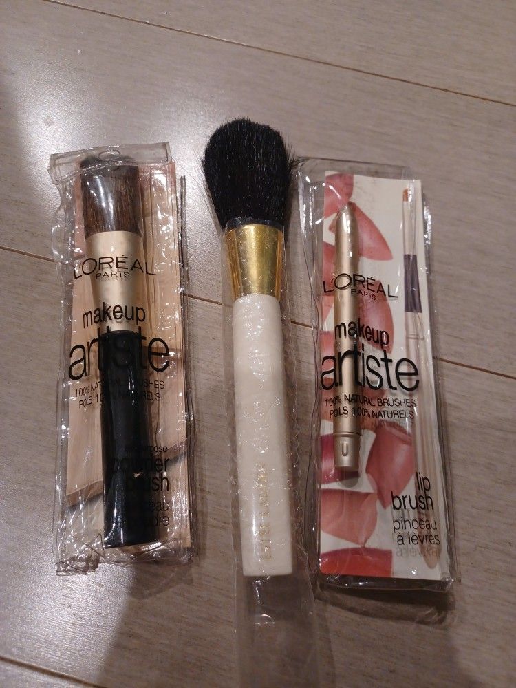 Estee Lauder And Loreal Makeup Brushes . New