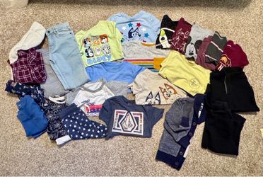 Boys 5T Clothing Bundle 25 pieces long & short sleeves, pjs, sweatsuits, jeans