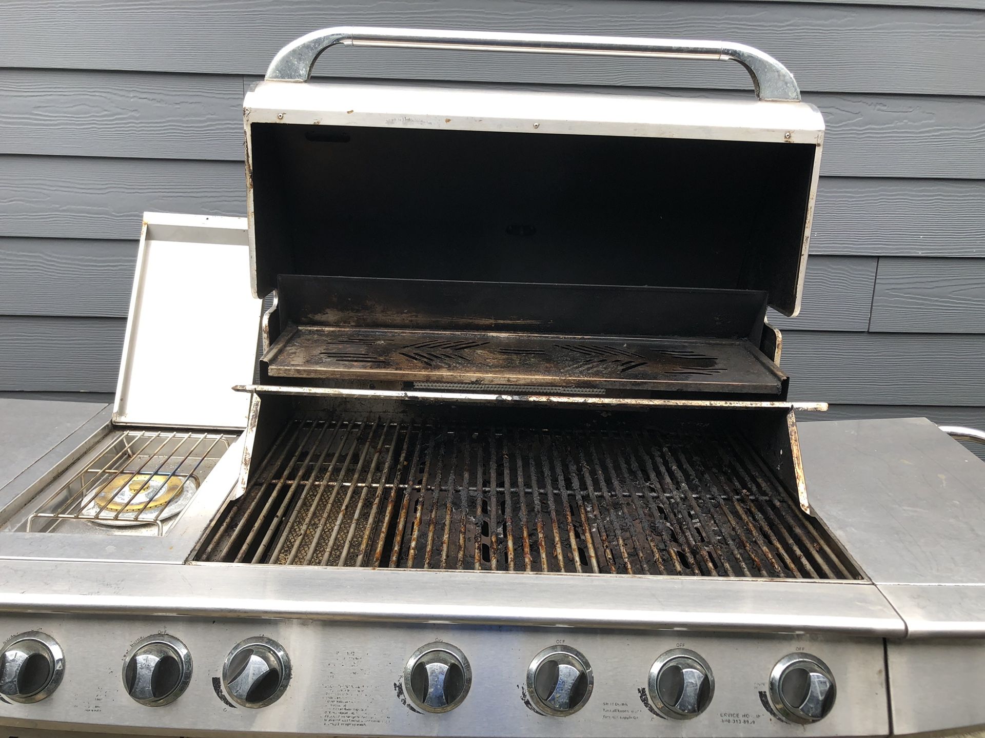 Charmglow Gourmet Series Stainless Steel propane gas grill that